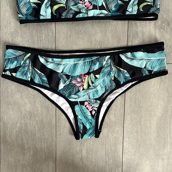 CUPSHE Tropical Leaf Print Swimsuit Bikini Set, Size L - Picture 3 of 9